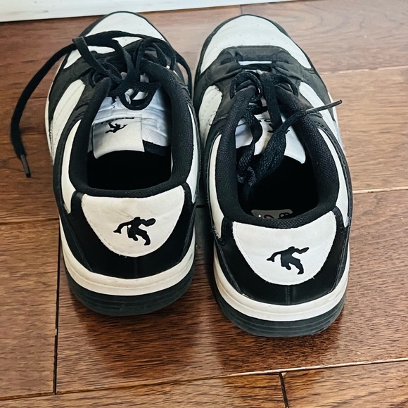 Boys size 7 Black and White And1 Sneakers - Picture 5 of 5